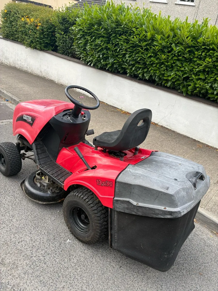 Castle garden ride on lawnmower - Image 3