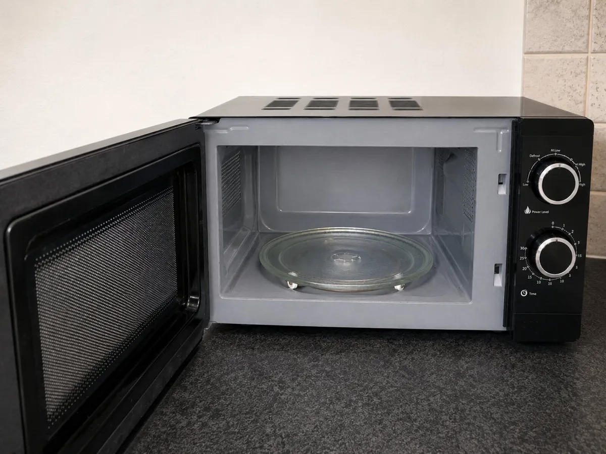 Dimplex 20L 800W Microwave – Good Condition - Image 3