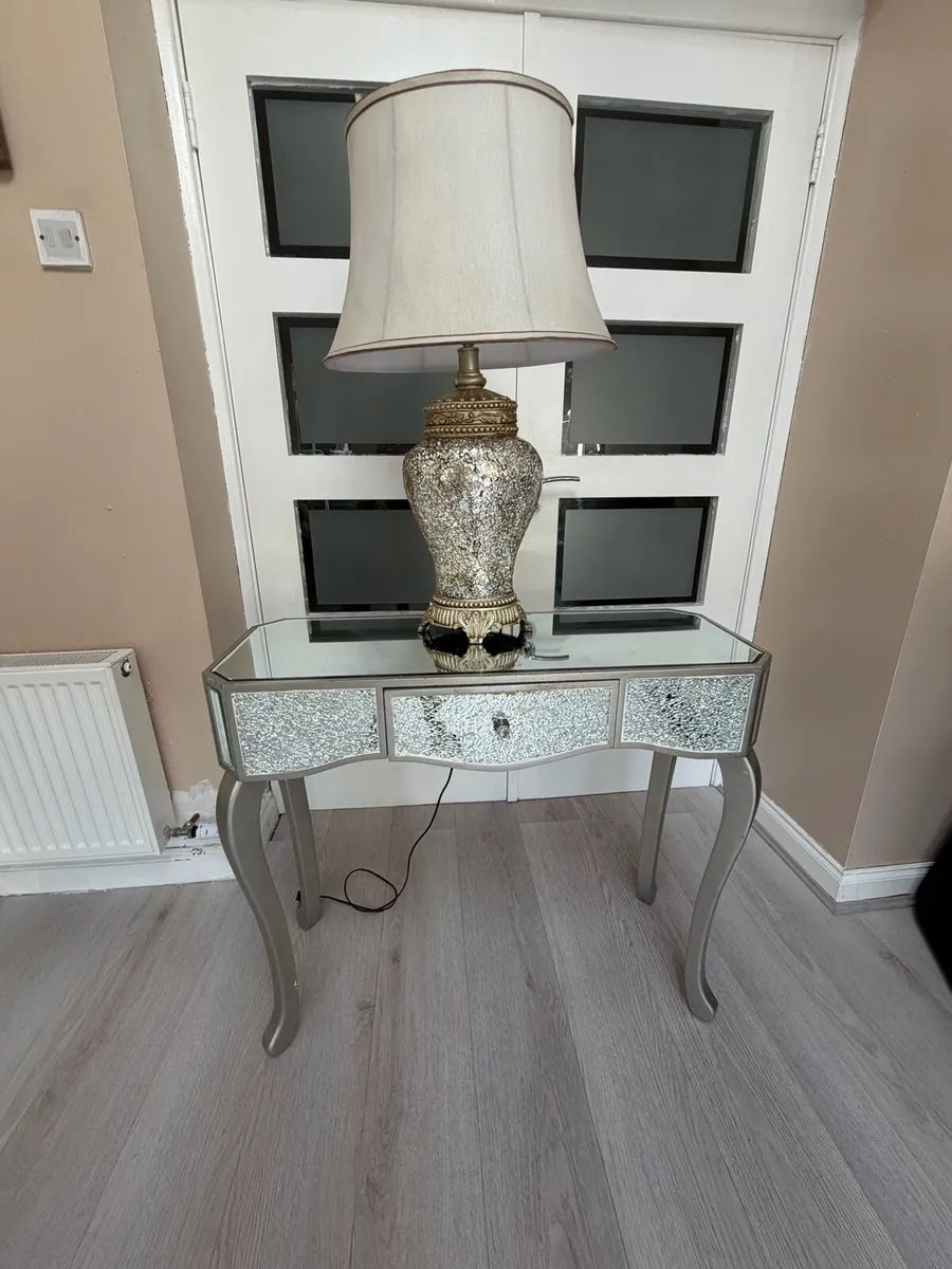 Hall table and lamp - Image 1