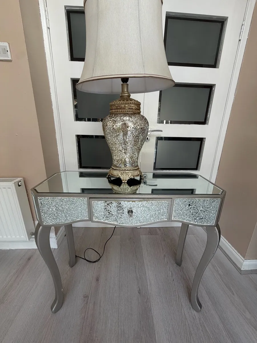 Hall table and lamp - Image 2