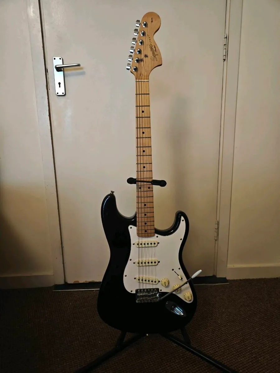 Squier Stratocaster & Marshall MG15 CFX Amp bundle - Image 2