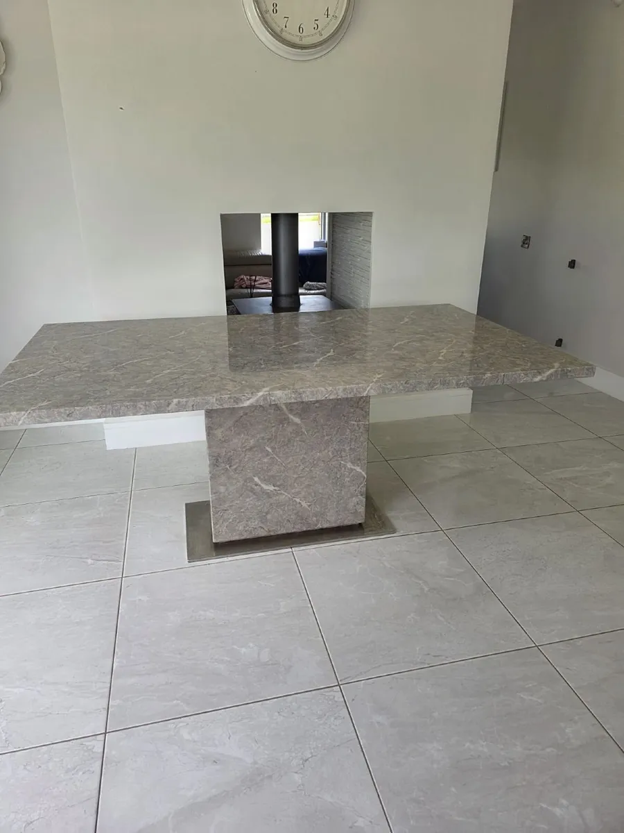 Dining table - Image 3
