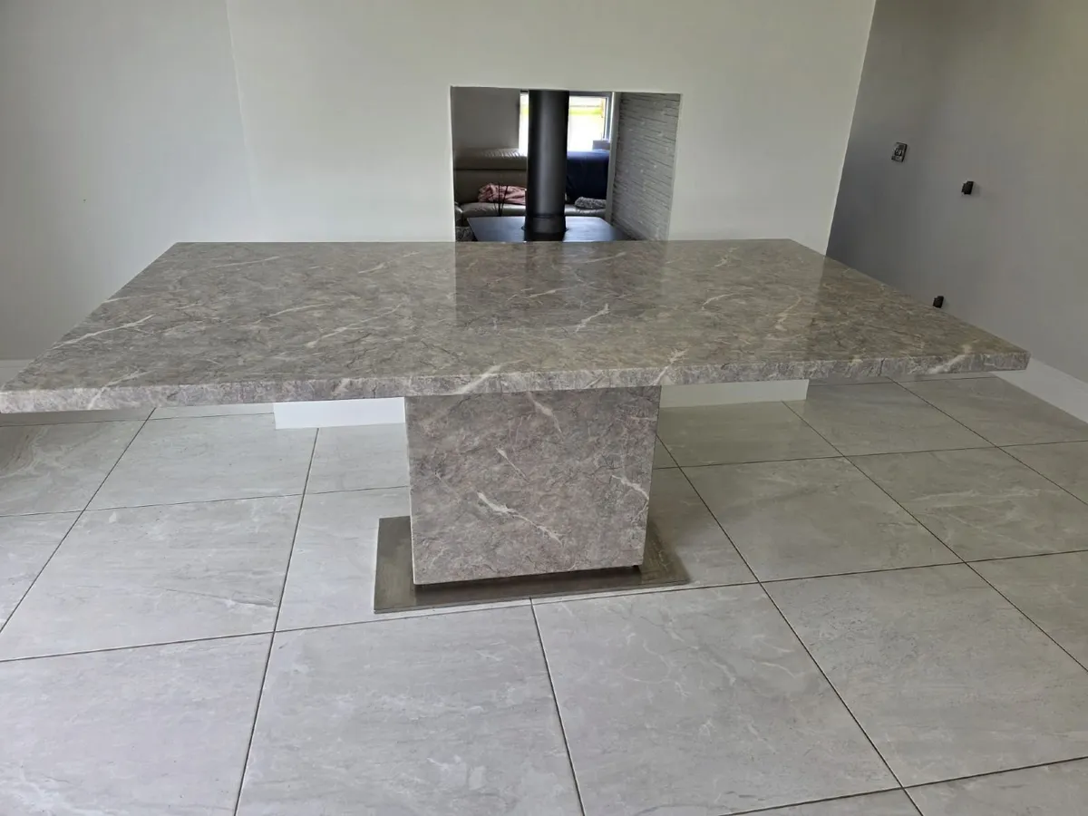 Dining table - Image 2