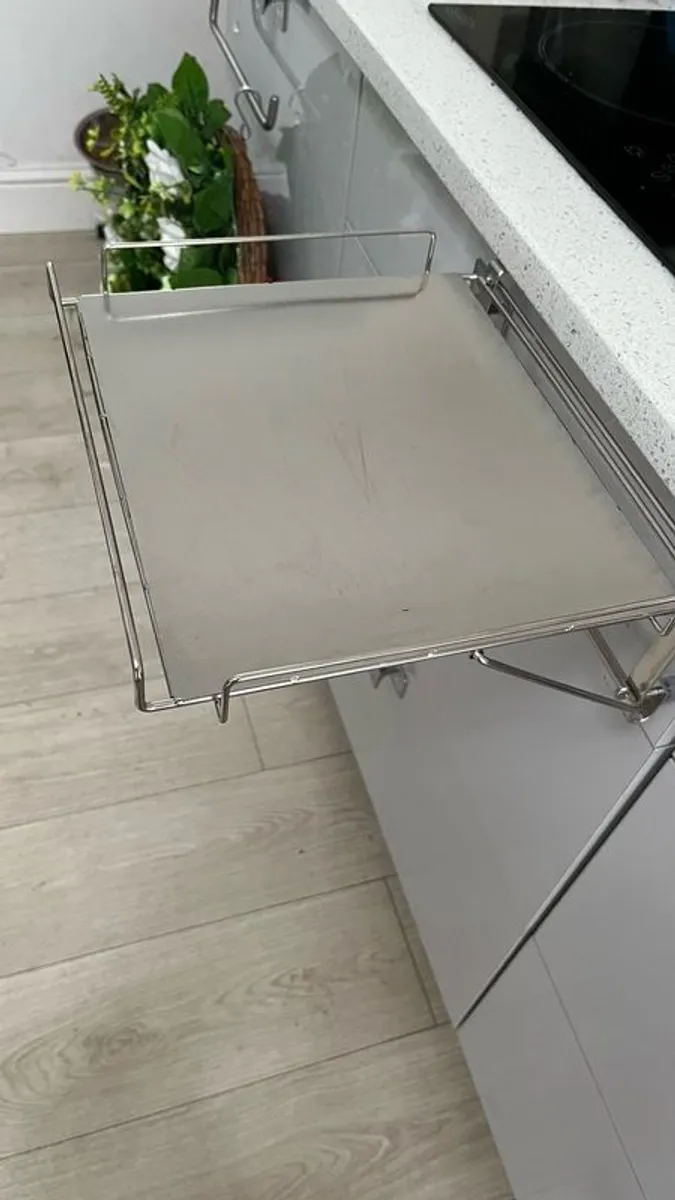 Folding shelf / countertop - Image 1
