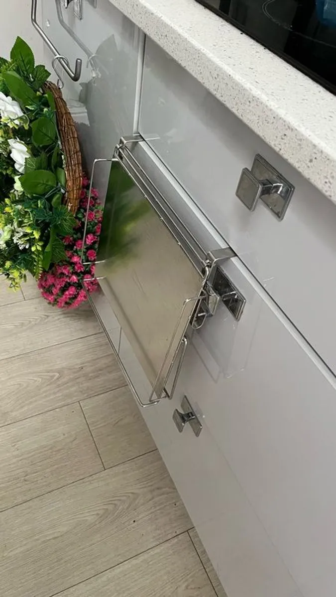 Folding shelf / countertop - Image 2