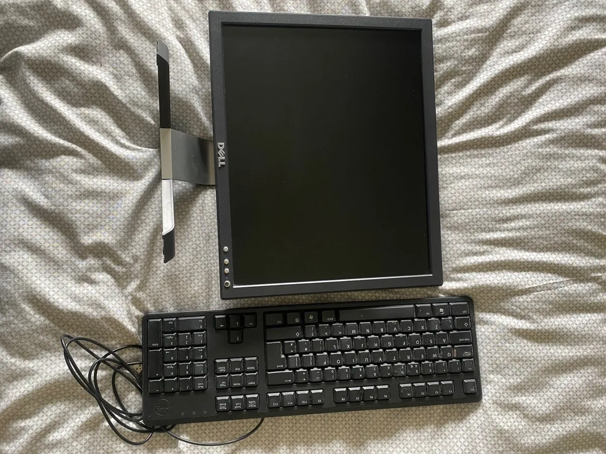 DELL 19 inch monitor + DELL KEYBOARD - Image 2