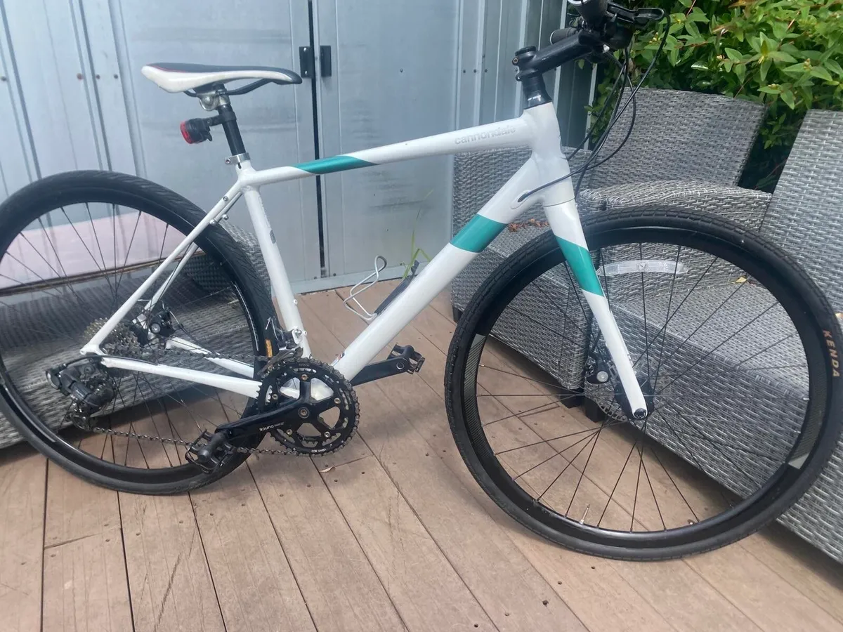 Cannondale Synapse 28 Hybrid Bike - Image 2