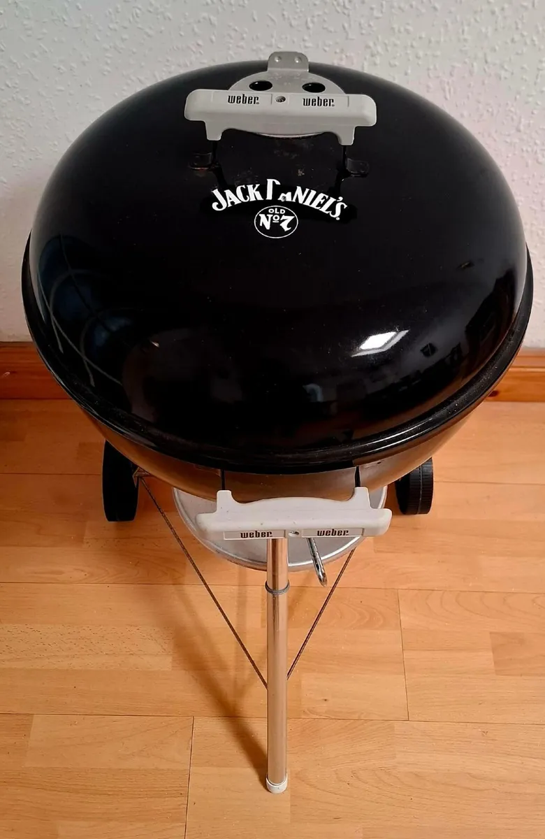 Weber 47cm Compact Kettle Charcoal BBQ + extras. - Image 2