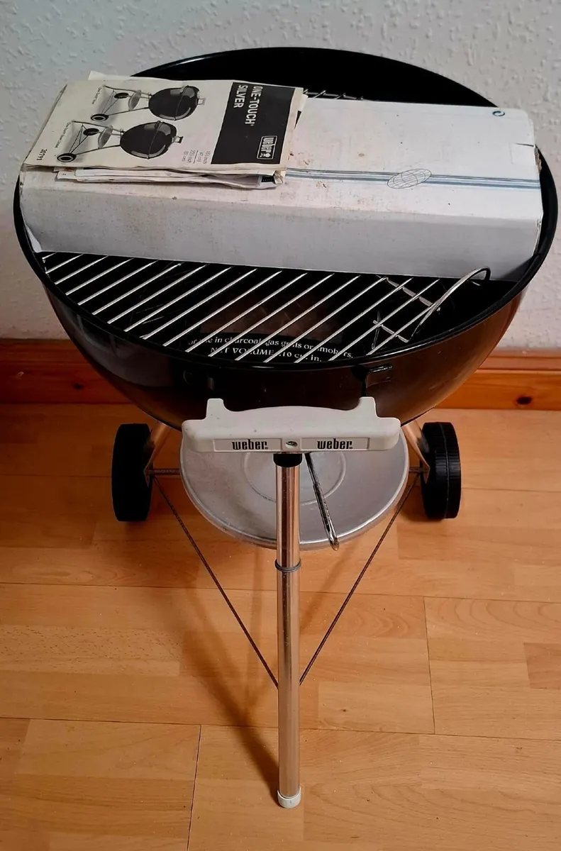 Weber 47cm Compact Kettle Charcoal BBQ + extras. - Image 3