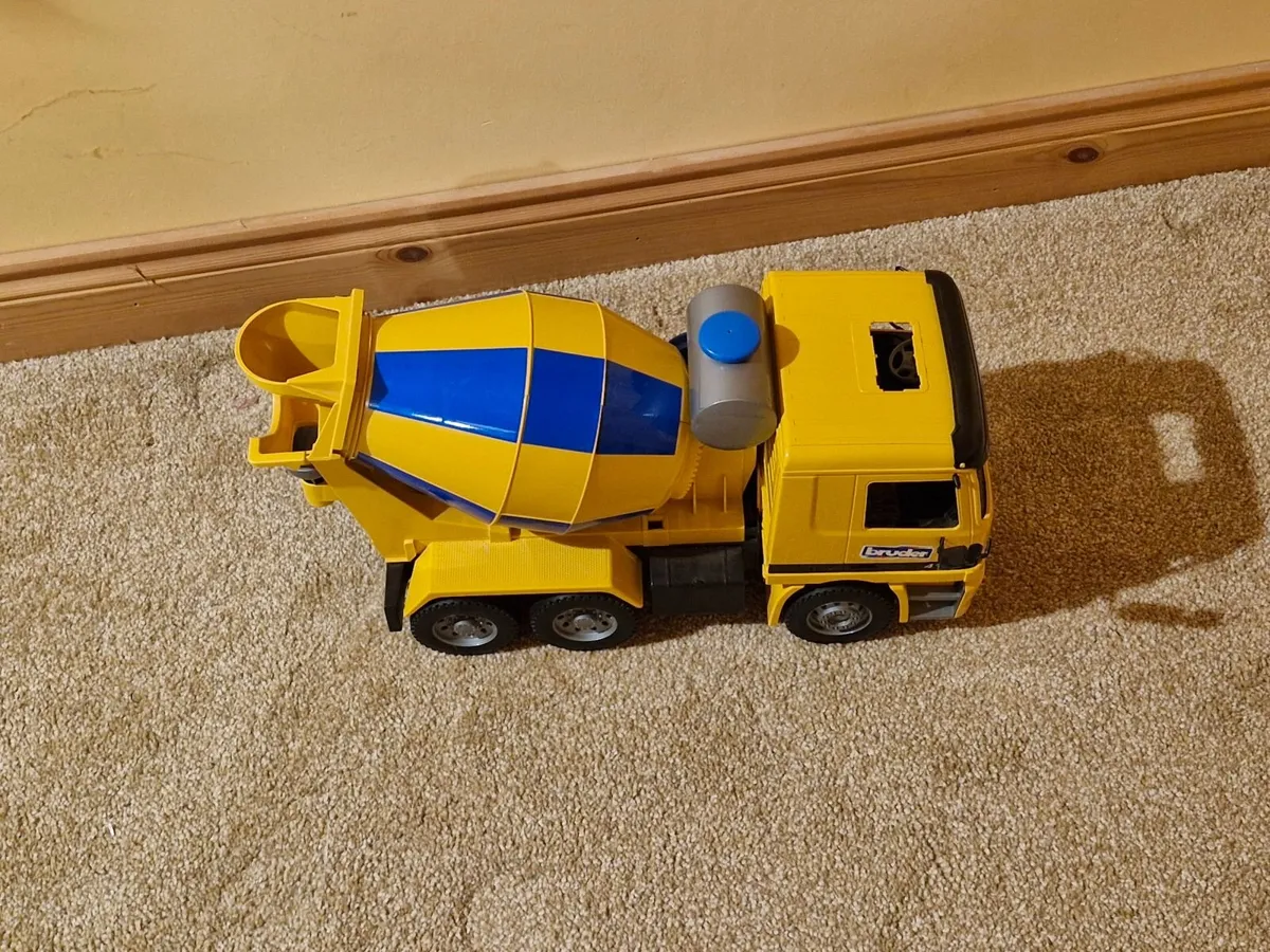 Bruder Cement Mixer - Image 3
