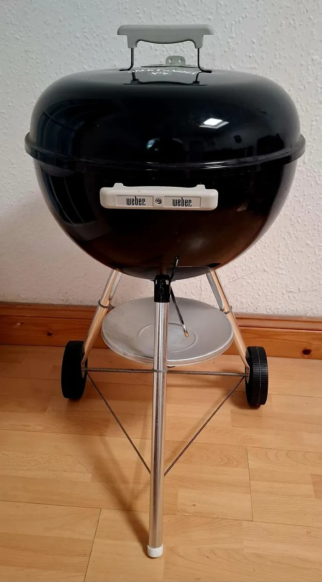 Weber 47cm Compact Kettle Charcoal BBQ + extras. - Image 1