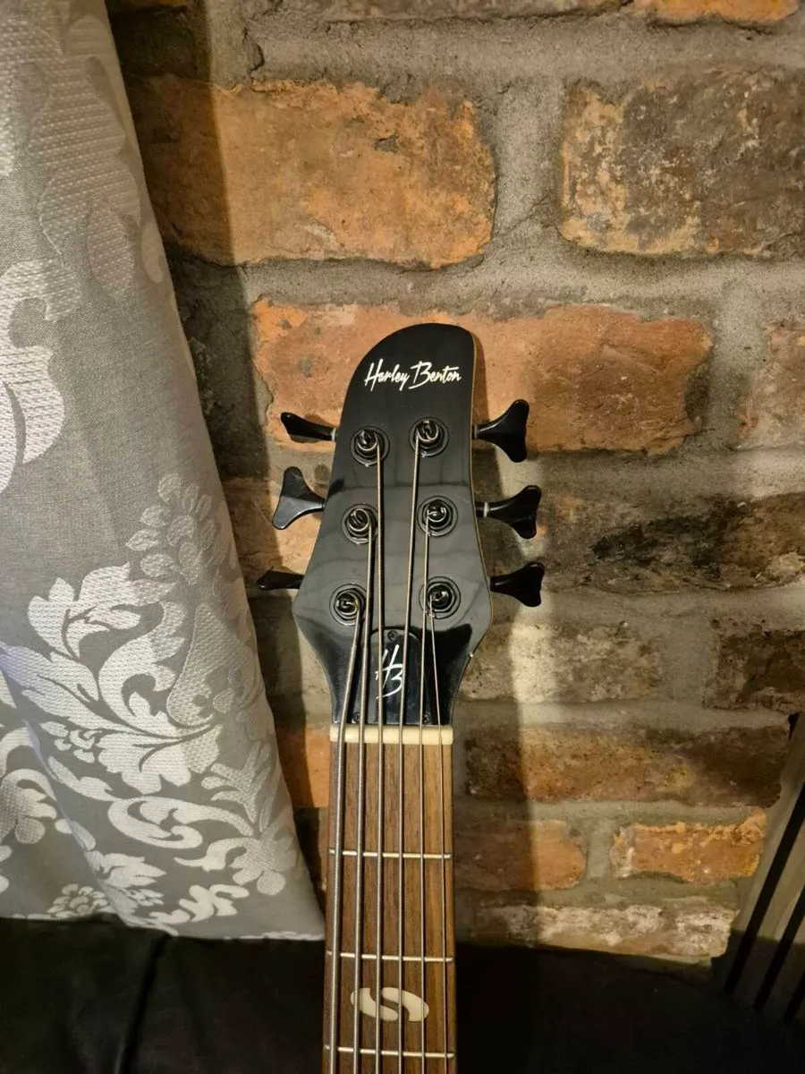 6 string bass - Image 4