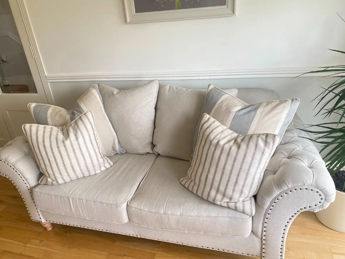 Suite of furniture - Image 2