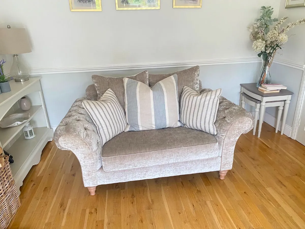 Suite of furniture - Image 4