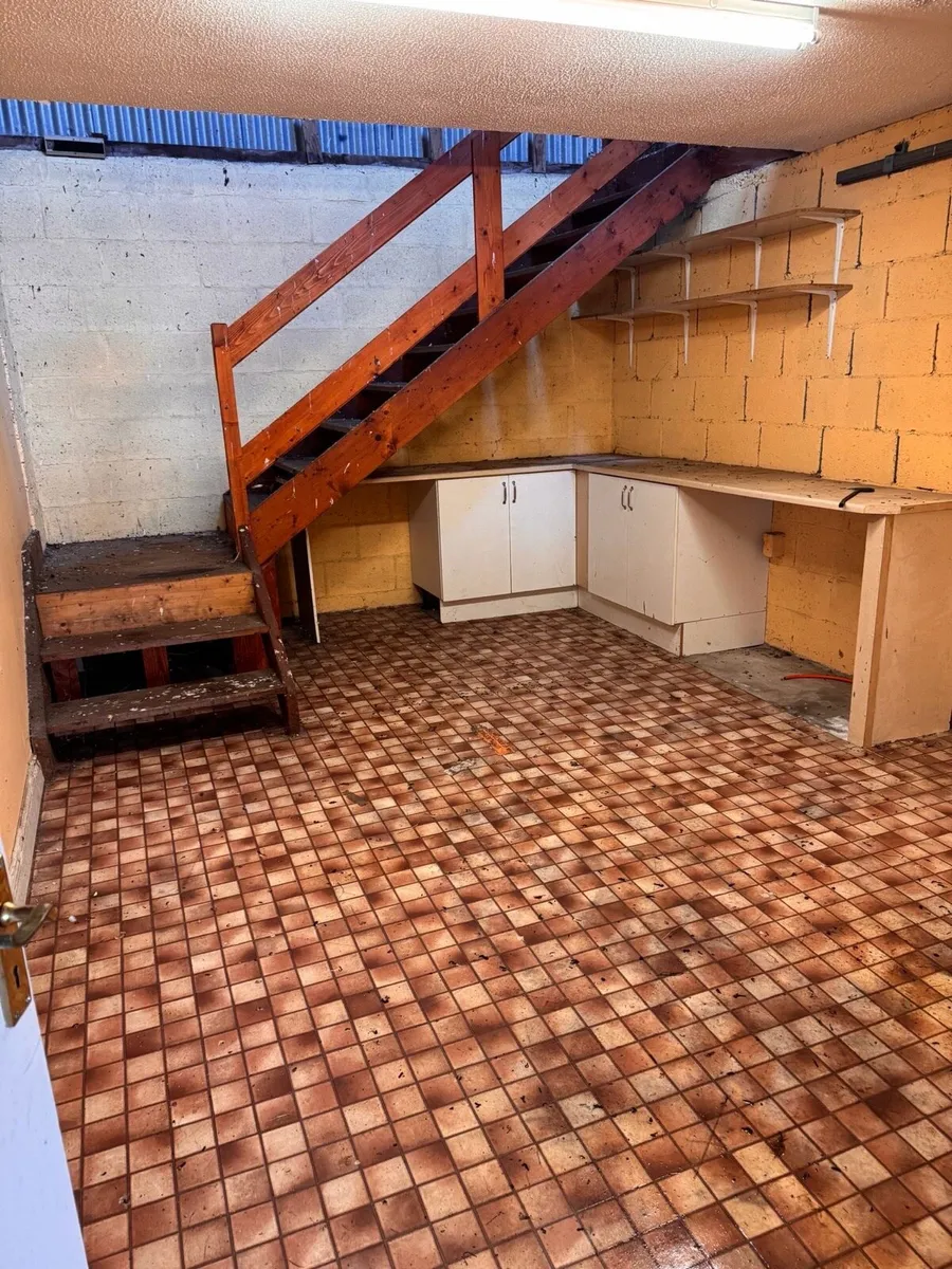 Large storage unit to rent - Image 4