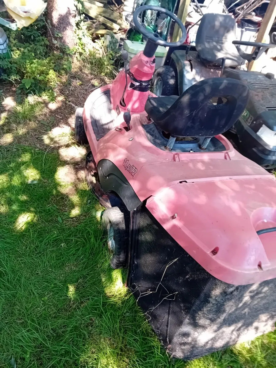 Castelgarden ride on lawnmower - Image 3