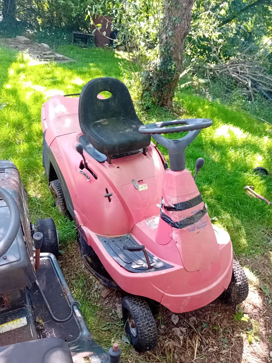 Castelgarden ride on lawnmower - Image 1