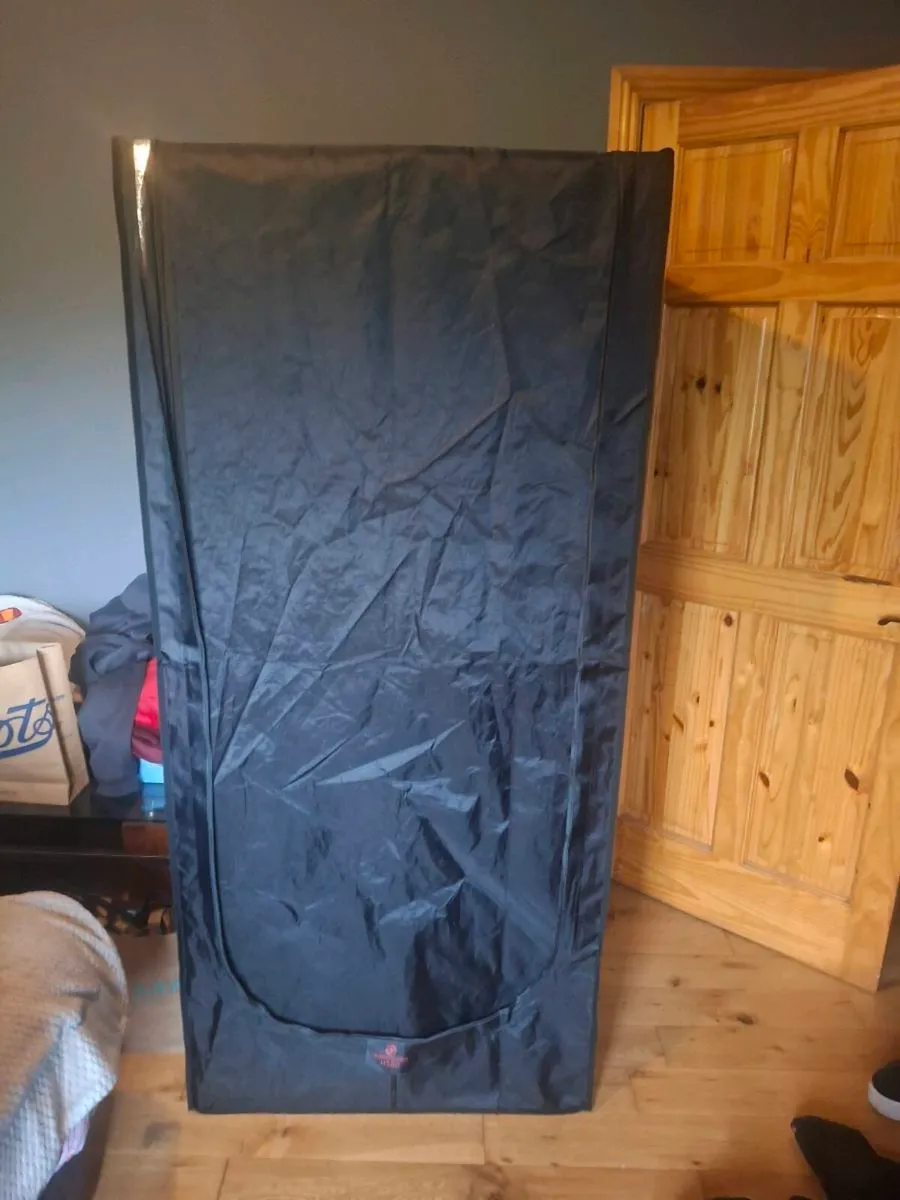 Grow tent - Image 1