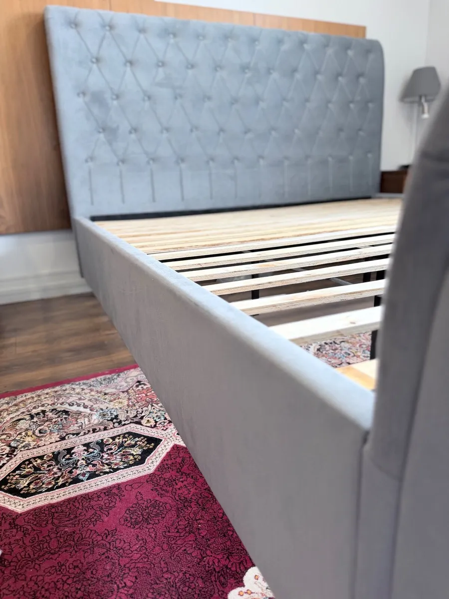 King Size Bed with Premium Mattress – Excellent - Image 2