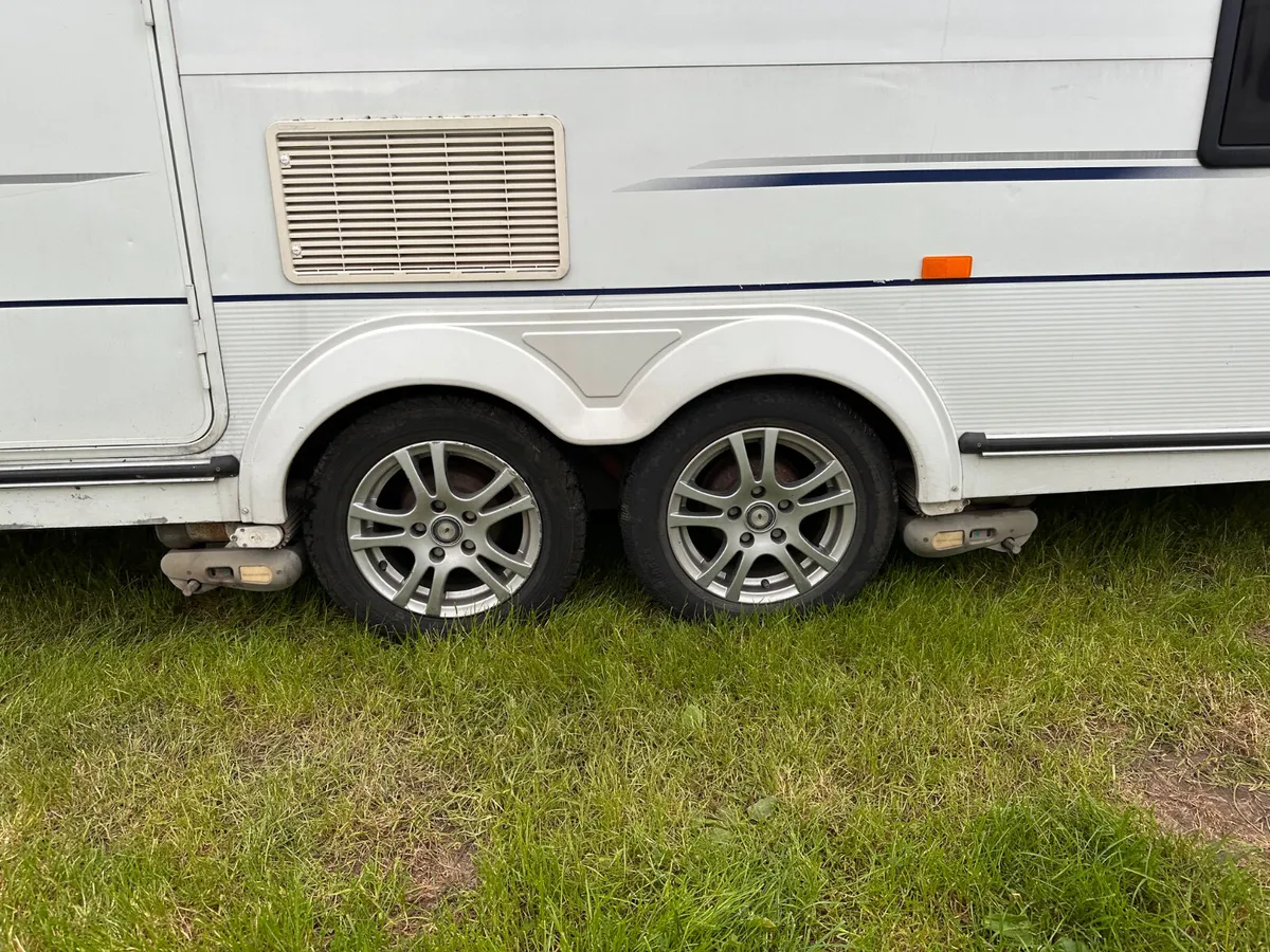 ✨STUNNING COMPASS RALLYE 4 BERTH FIXED BED✨ - Image 2