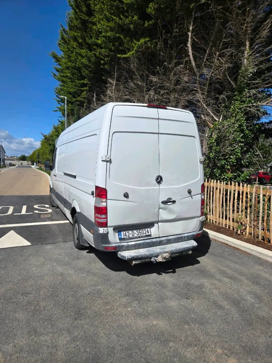 Van - Image 2