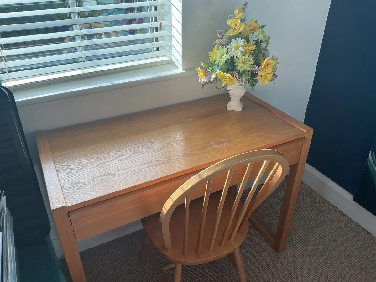 Bedroom suite - Image 1