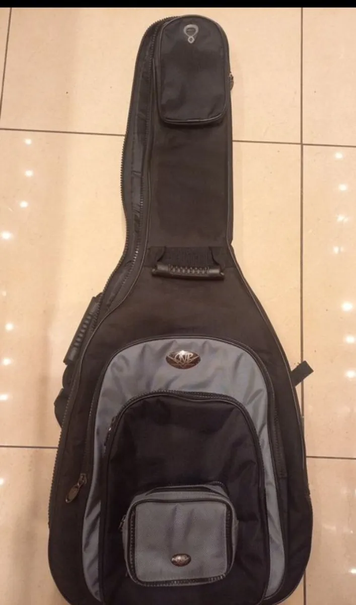Guitar bag - Image 1