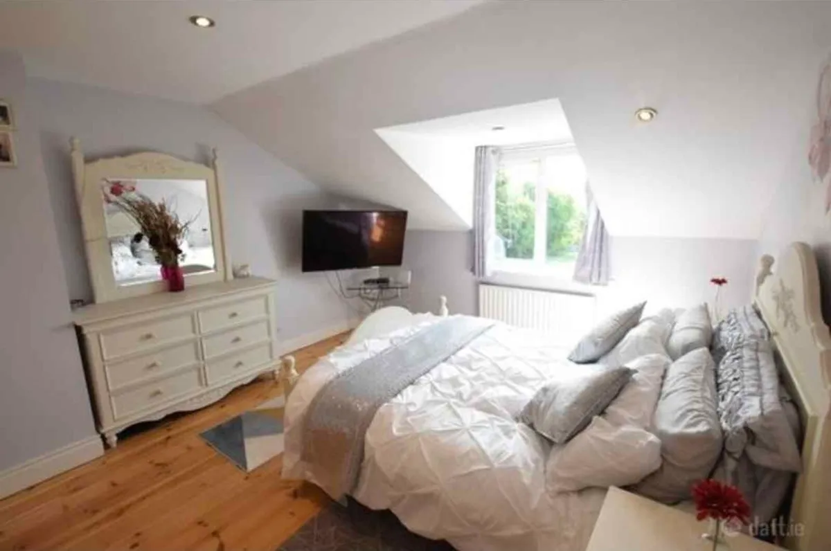 French Style Bedroom Set - Image 4