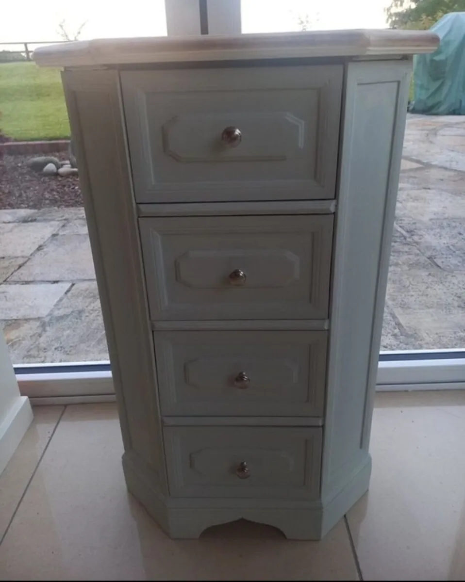 Chest of drawers - Image 1
