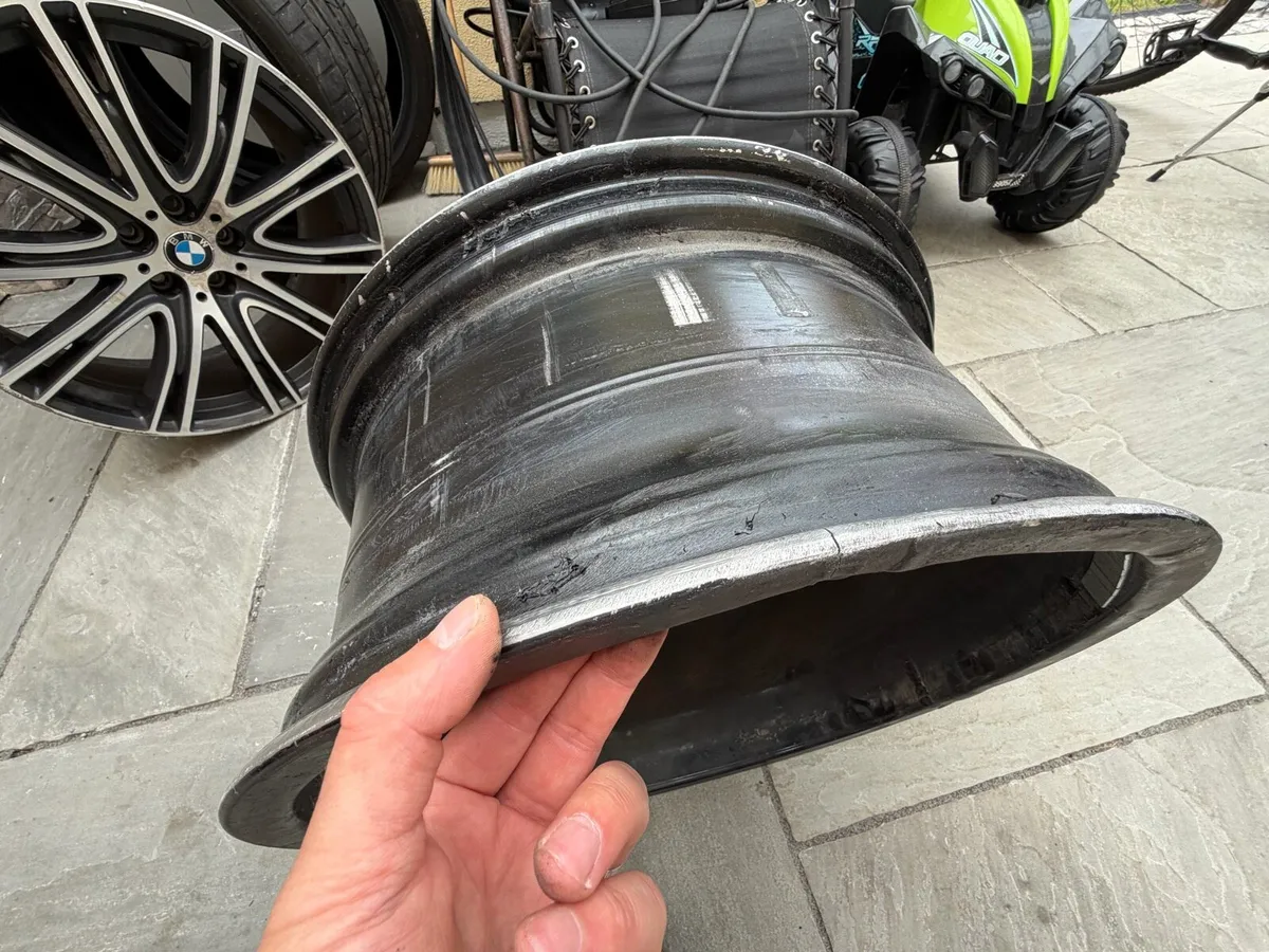 BMW g30 original 20” alloys - Image 3
