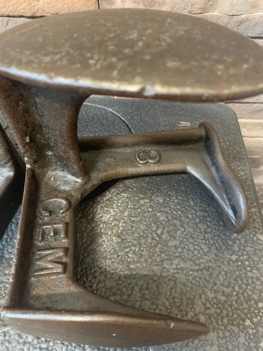 Vintage cast iron cobblers shoe mender - Image 4