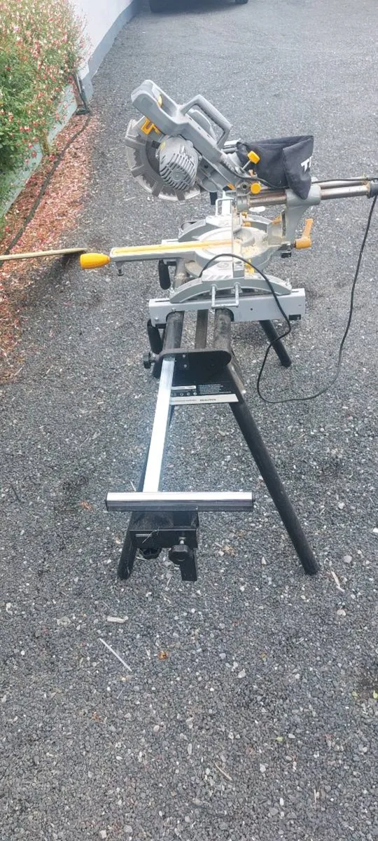 Mitre  saw  and  stand - Image 3