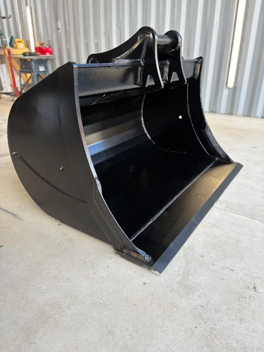 5ft Gummy Bucket – 65mm Pins - Image 1
