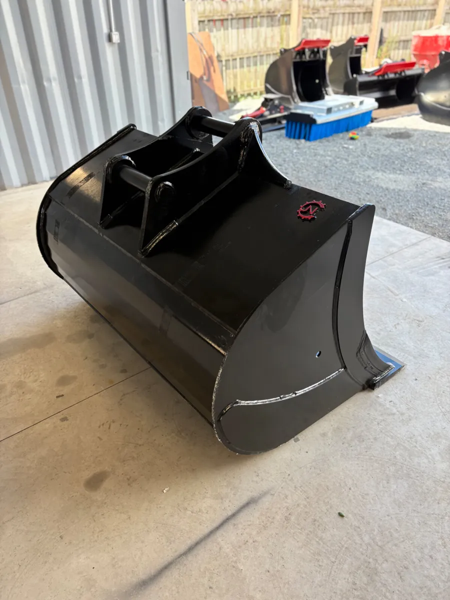 5ft Gummy Bucket – 65mm Pins - Image 4