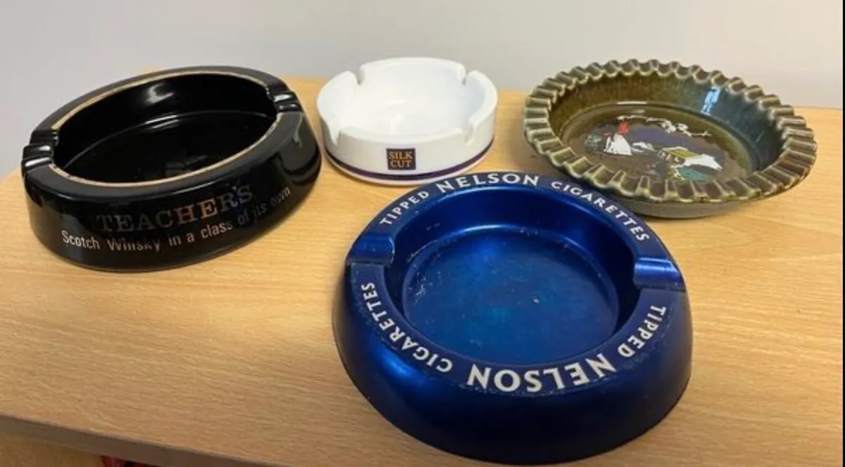 7 vintage ashtrays - Image 1