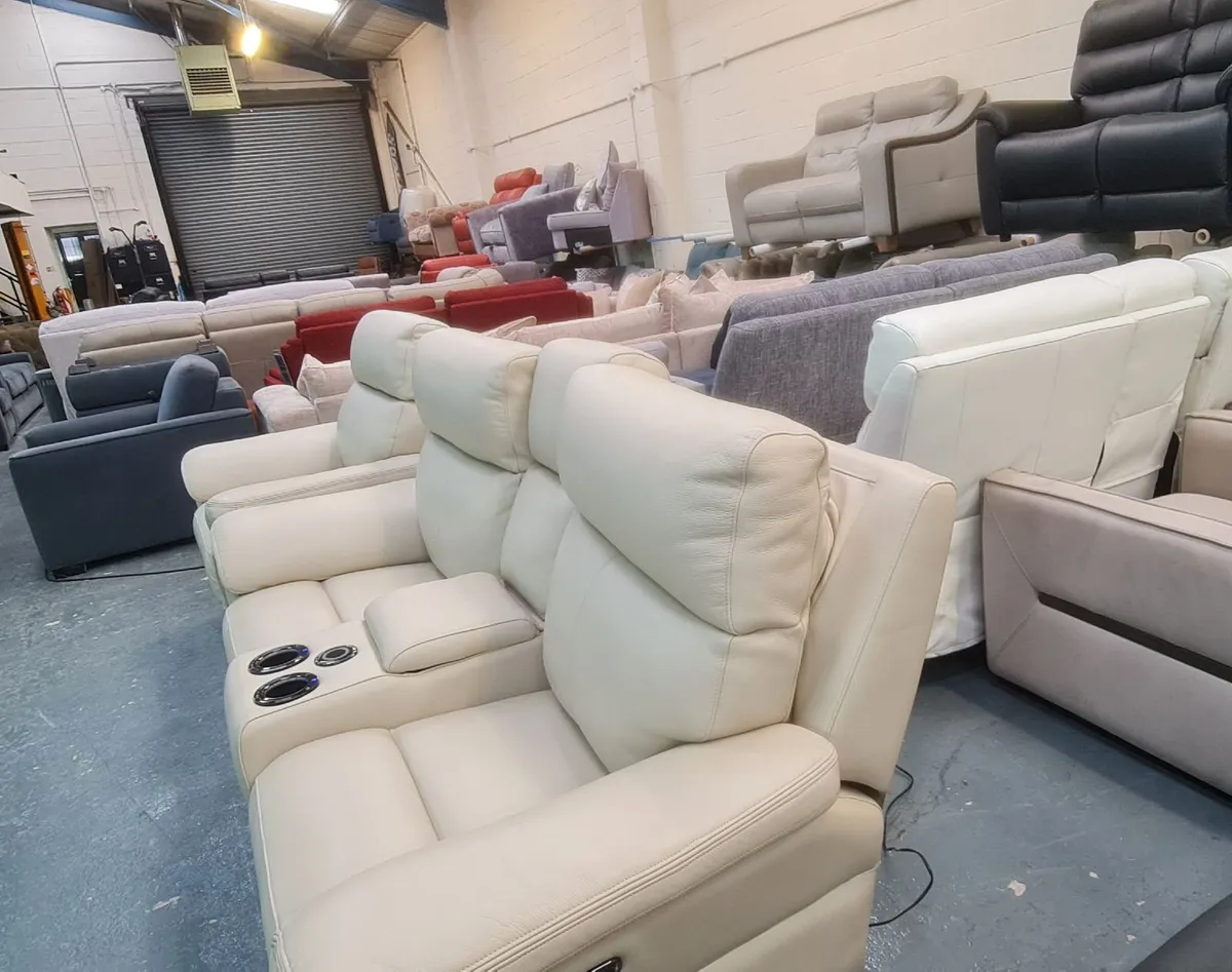 La-z-boy cream leather electric sofa and chair - Image 4