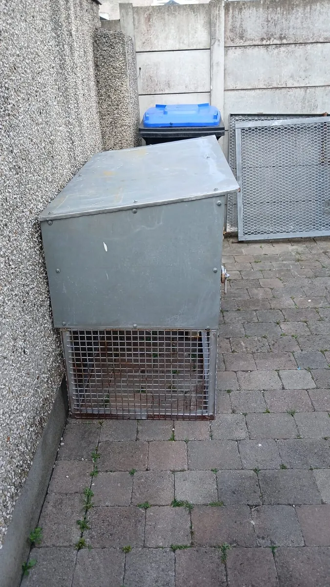 Steel cage - Image 1