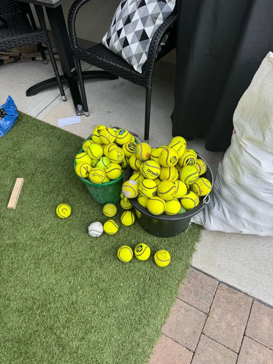 Sliotars 325 - Image 1