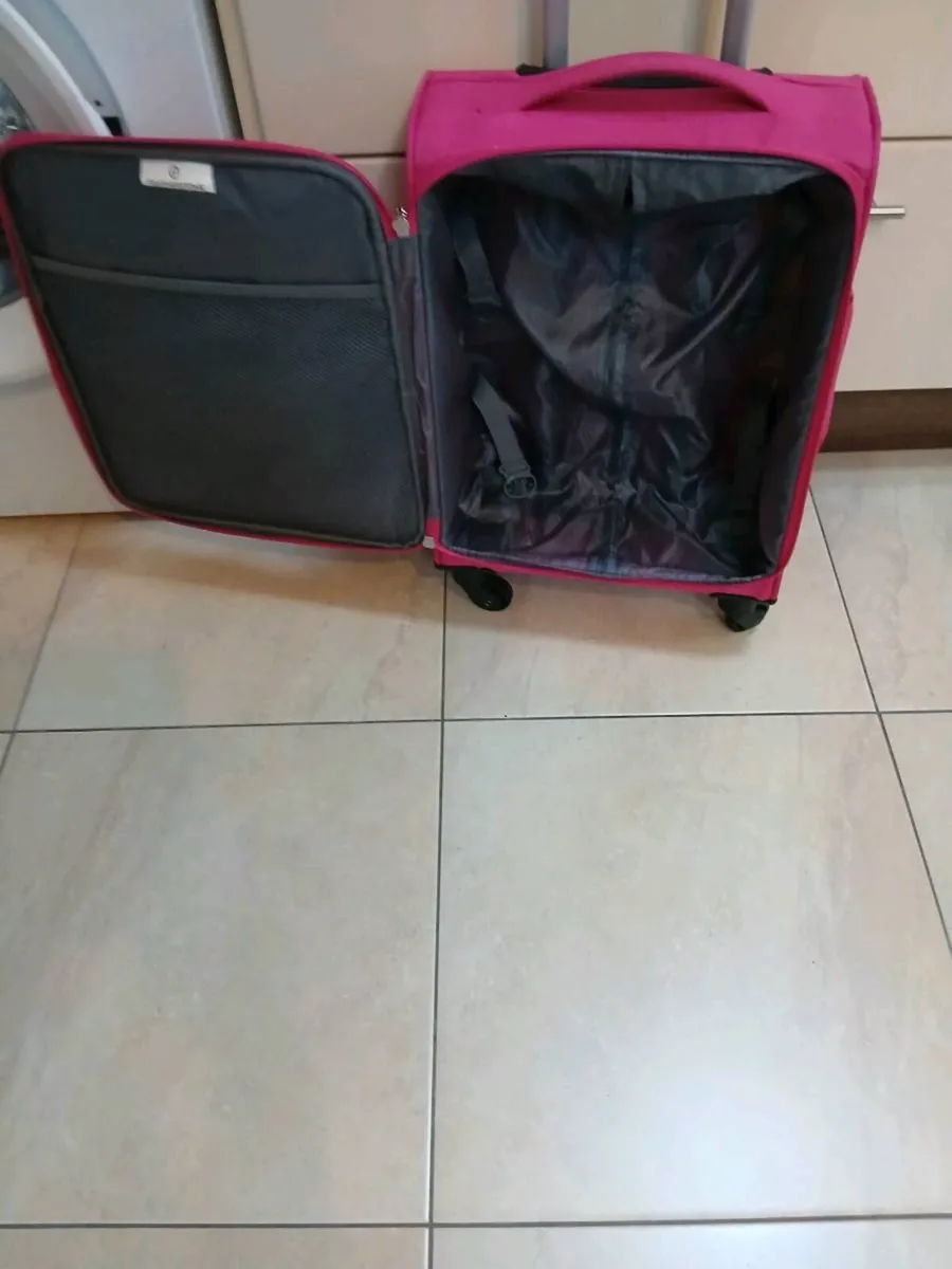 CABIN SIZE PINK SUITCASE 4 WHEELS - Image 2