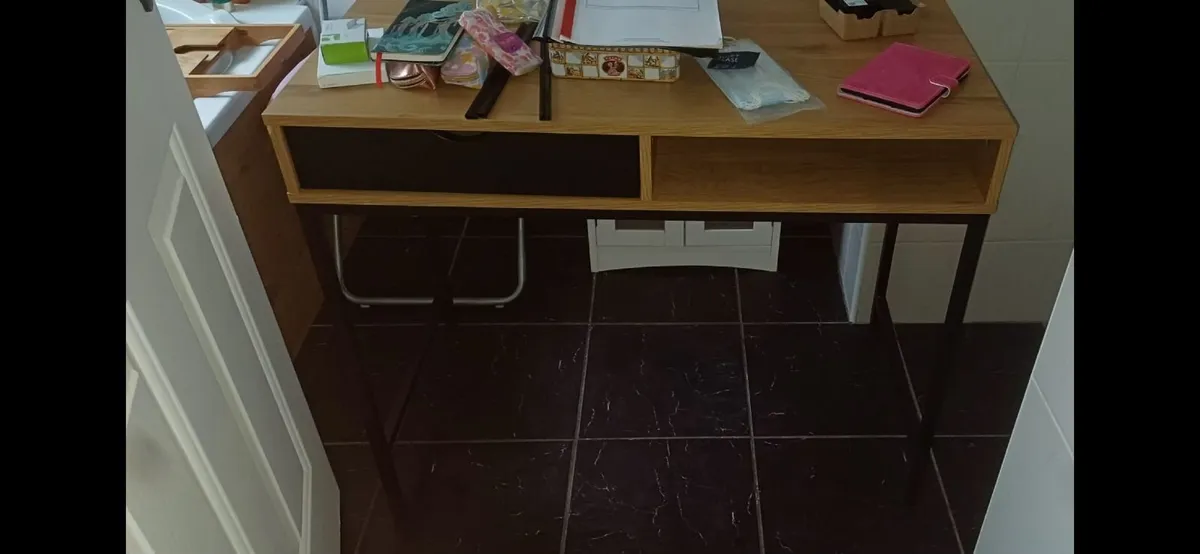 Desk and a chair - Image 3