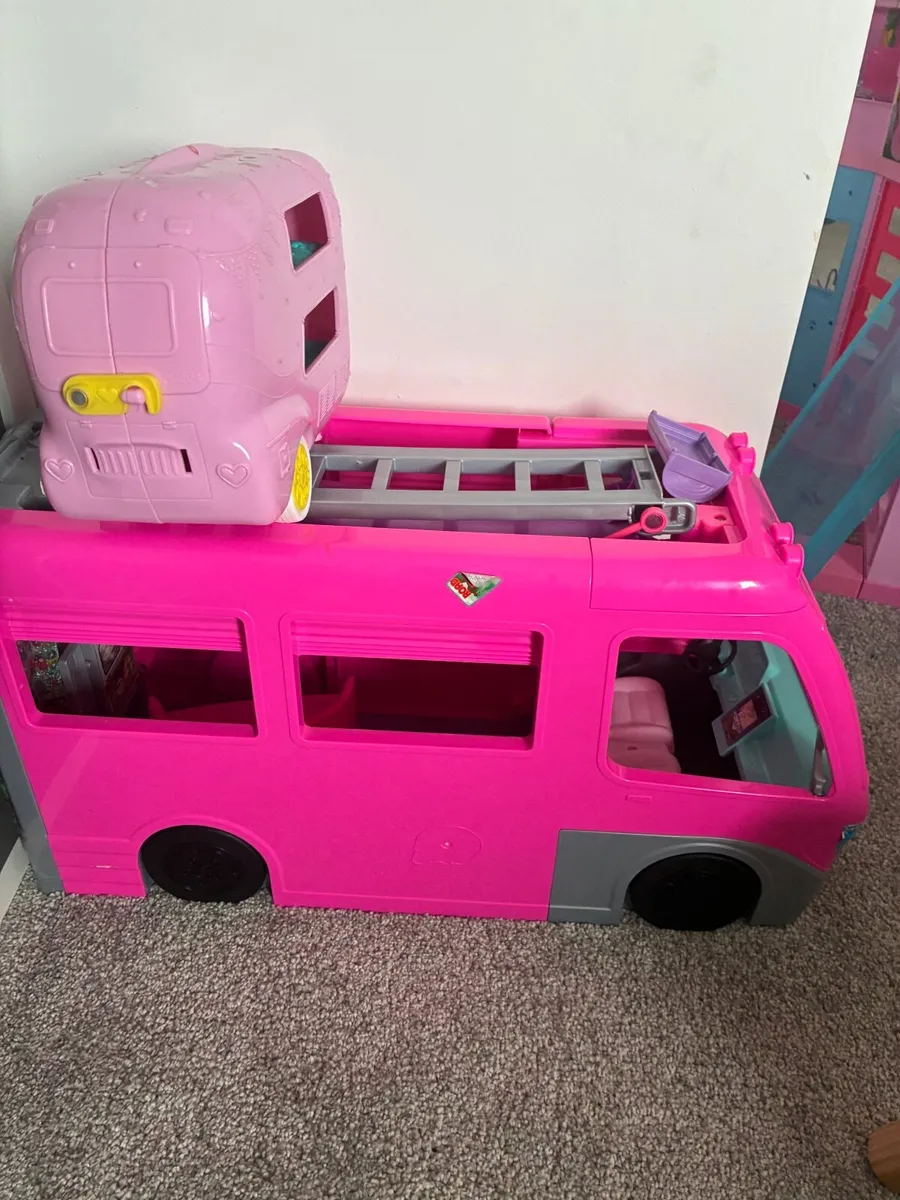 Barbie dream house and camper van - Image 2
