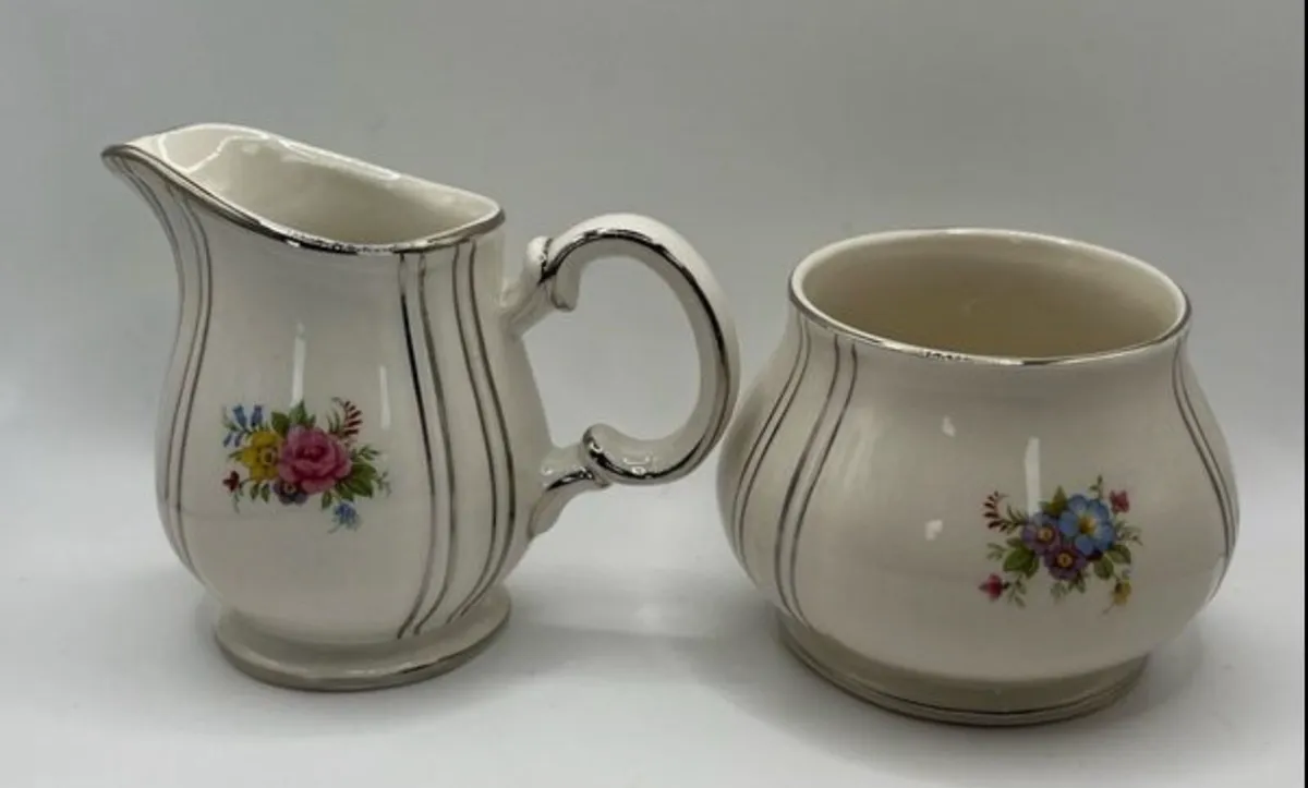 1950s Sadler creamer and sugar bowl set