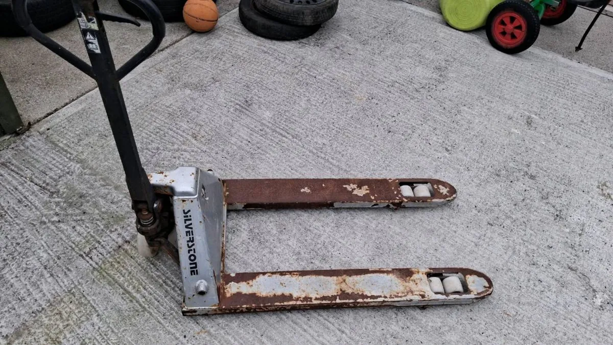 Pallet truck