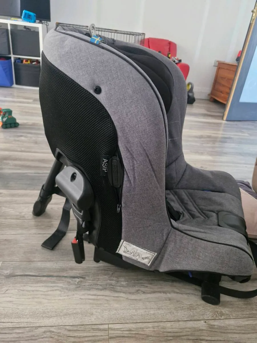 Car Seat - Image 3