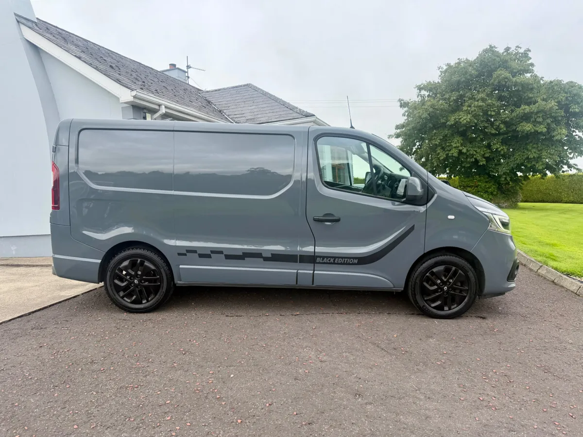 NO VAT) 2020 Renault Trafic Black Edition 2.0 145 - Image 4