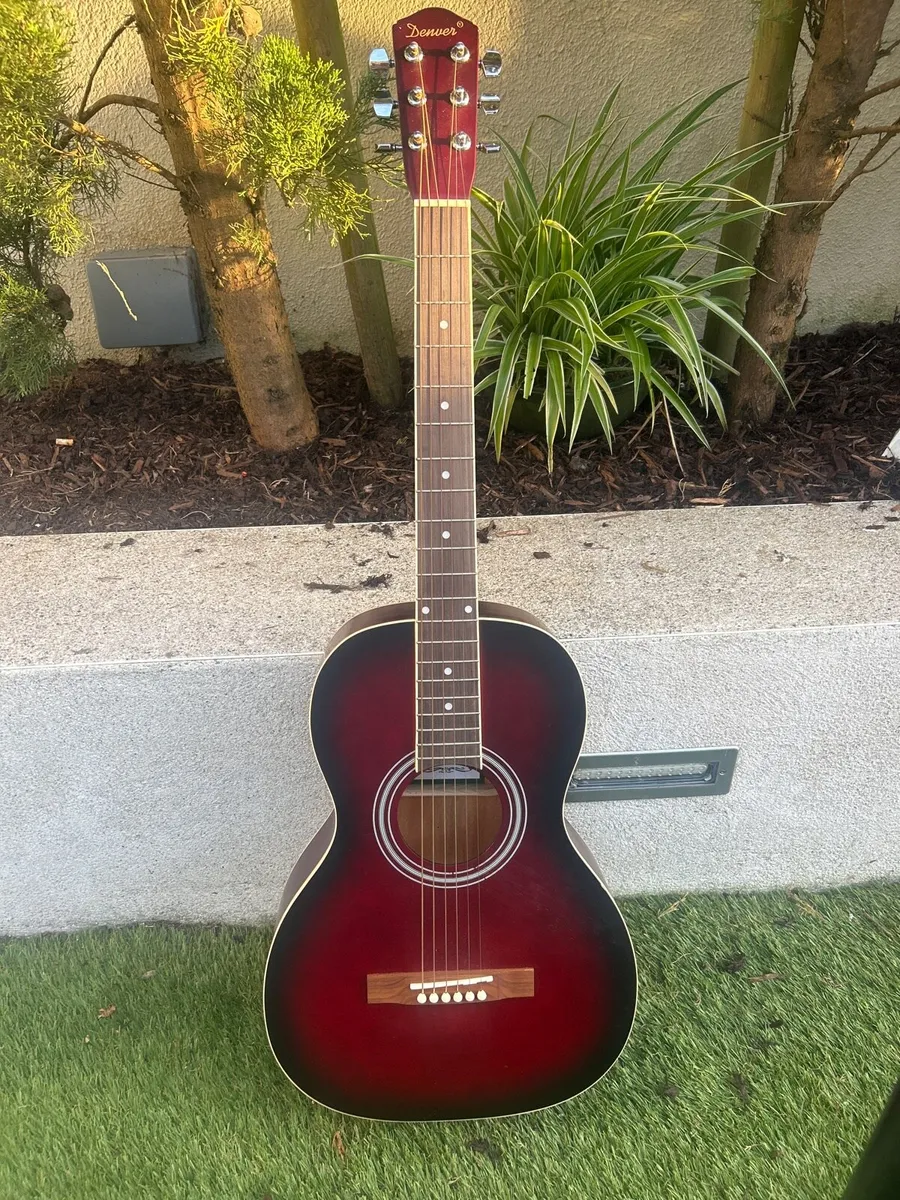 Guitar + Padded Bag - Image 1