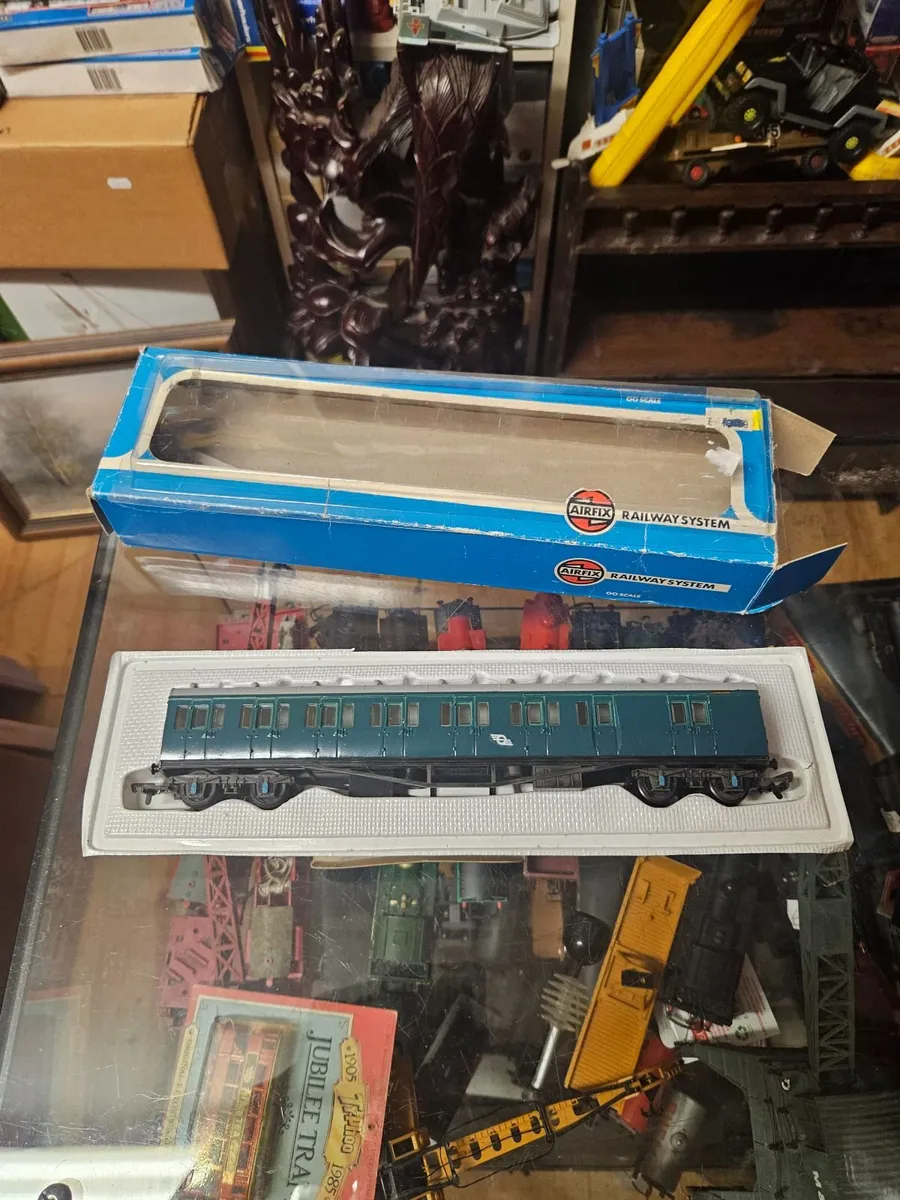 Hornby Lima OO Gauge Irish Rail Carraige - Image 1