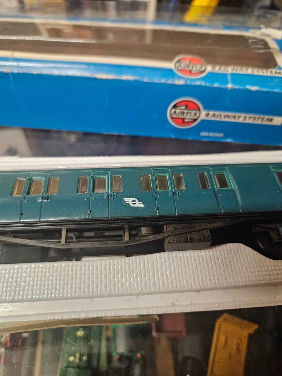 Hornby Lima OO Gauge Irish Rail Carraige - Image 3