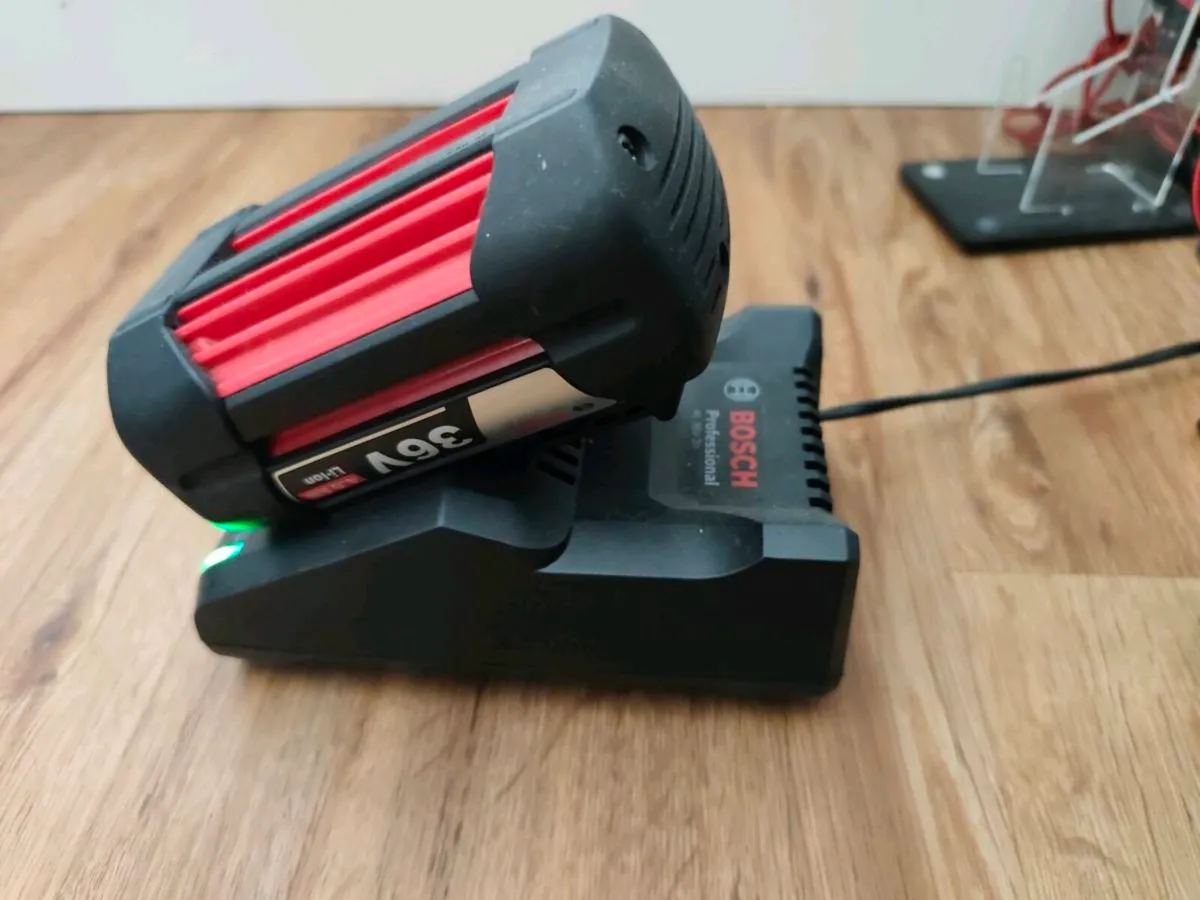 BOSCH 36V BATTERY + CHARGER - Image 2