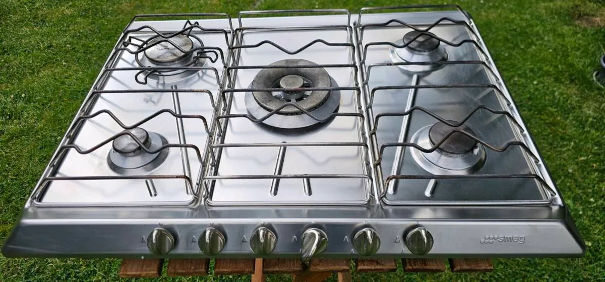 Smeg gas hob - Image 1